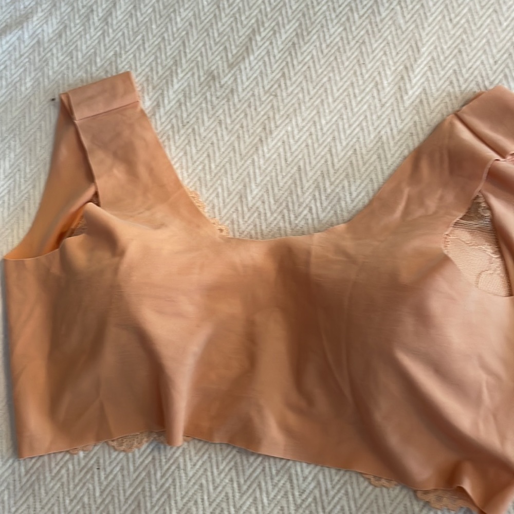 Bras - Picture 8 of 11
